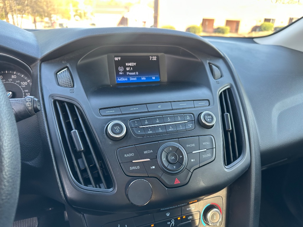2018 Ford Focus SE photo