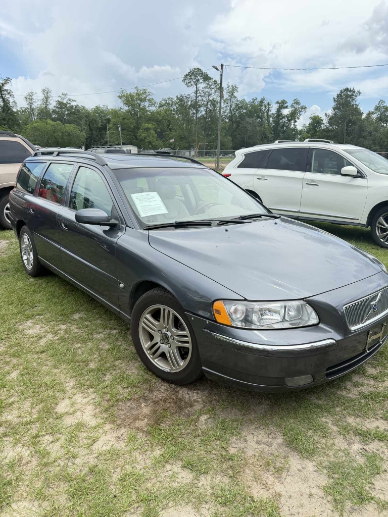 2006 Volvo V70 - $5,000