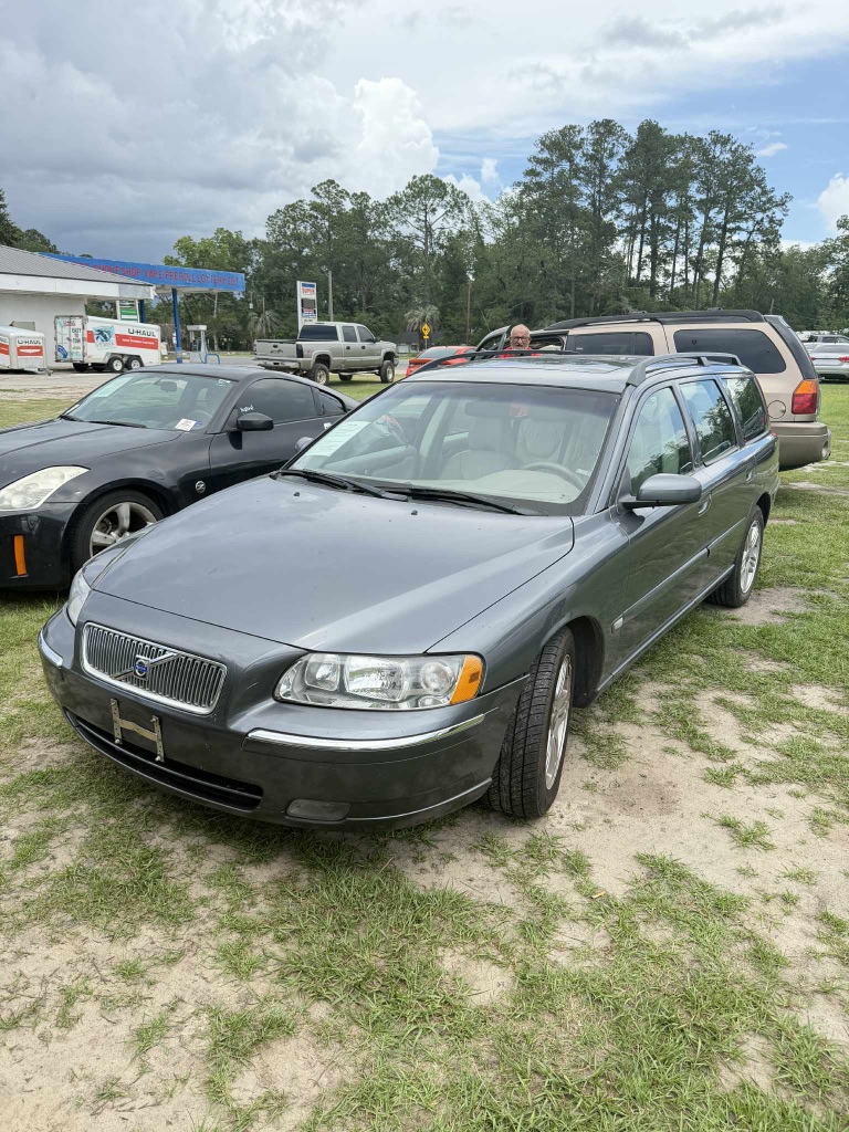 2006 Volvo V70 - $5,000