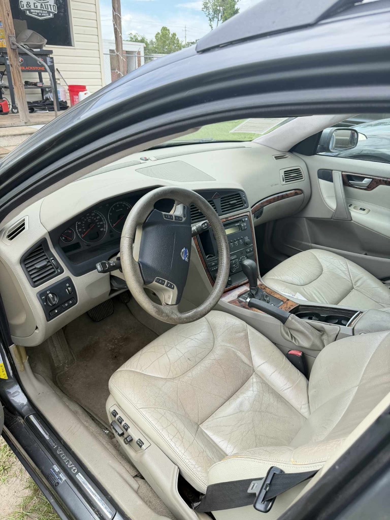 2006 Volvo V70 - $5,000