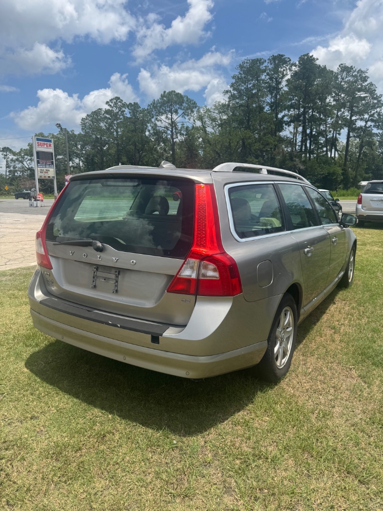 2008 Volvo V70 - $3,800