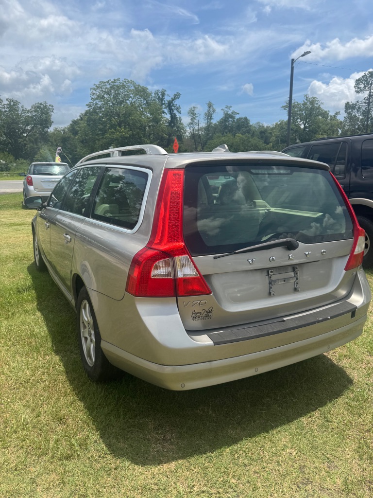 2008 Volvo V70 - $3,800
