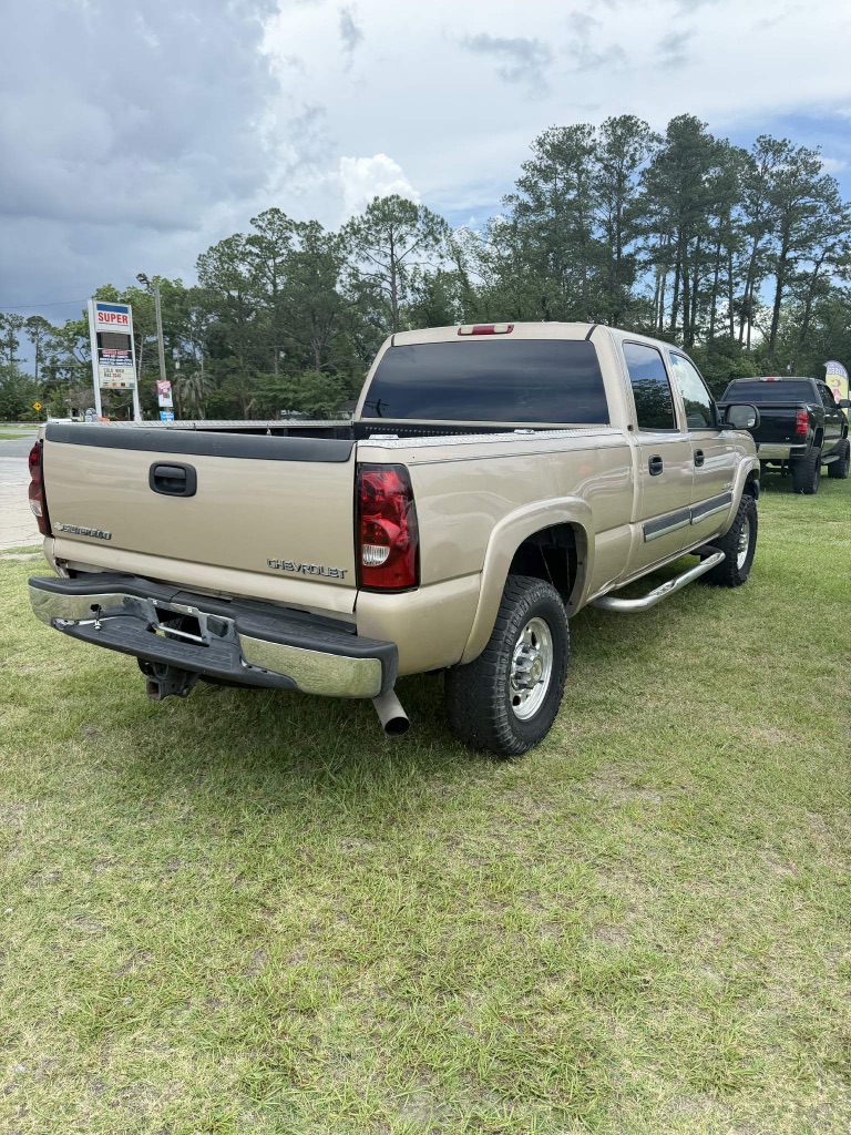 2004 Chevrolet Silverado 2500 - $6,000