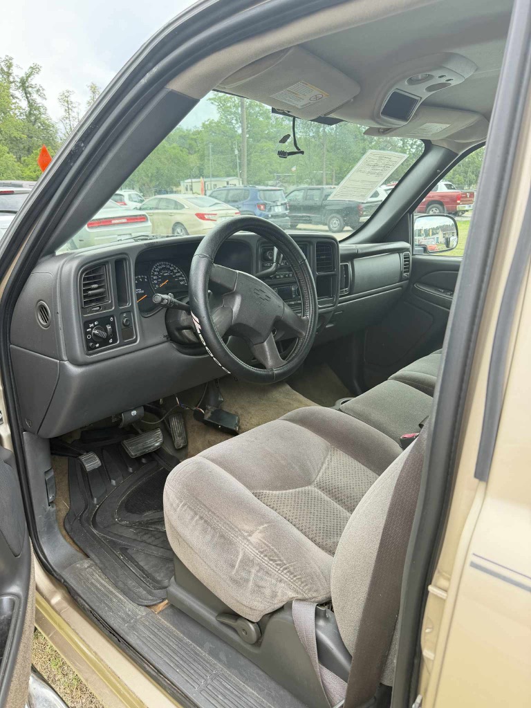 2004 Chevrolet Silverado 2500 - $6,000