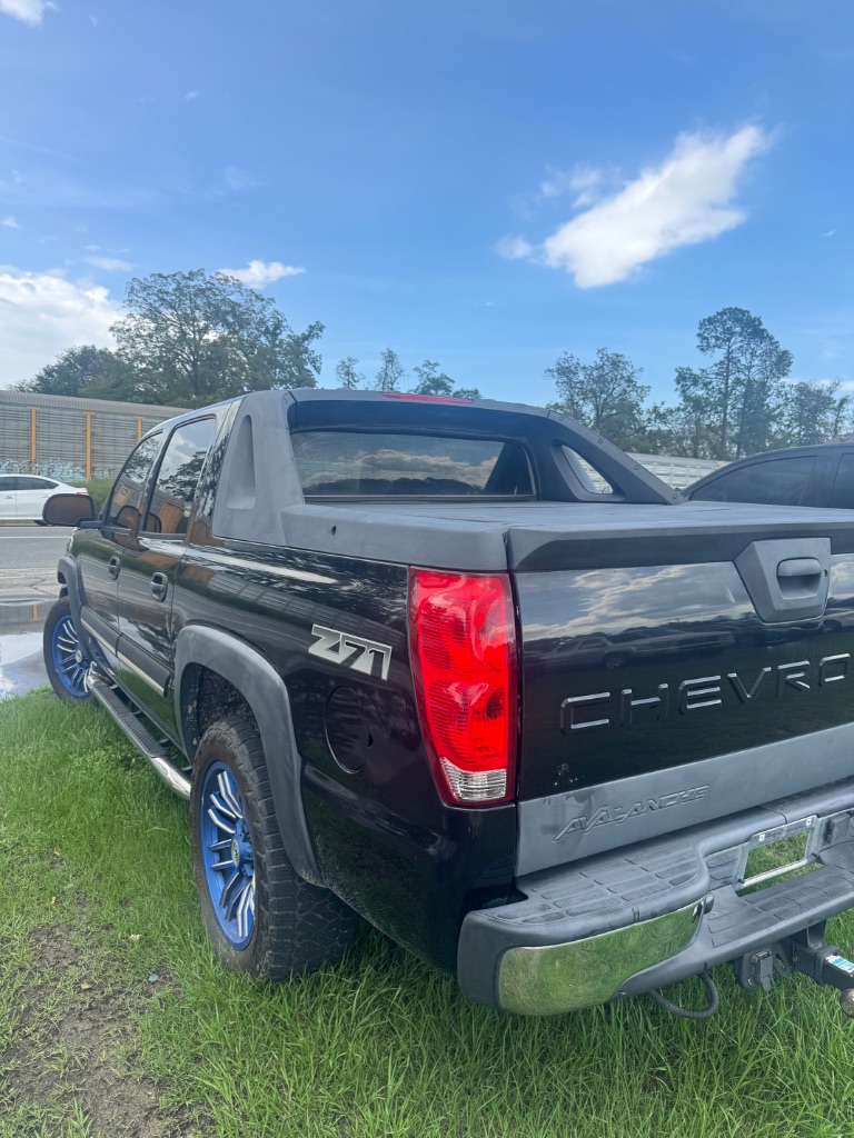 2005 Chevrolet Avalanche - $5,000