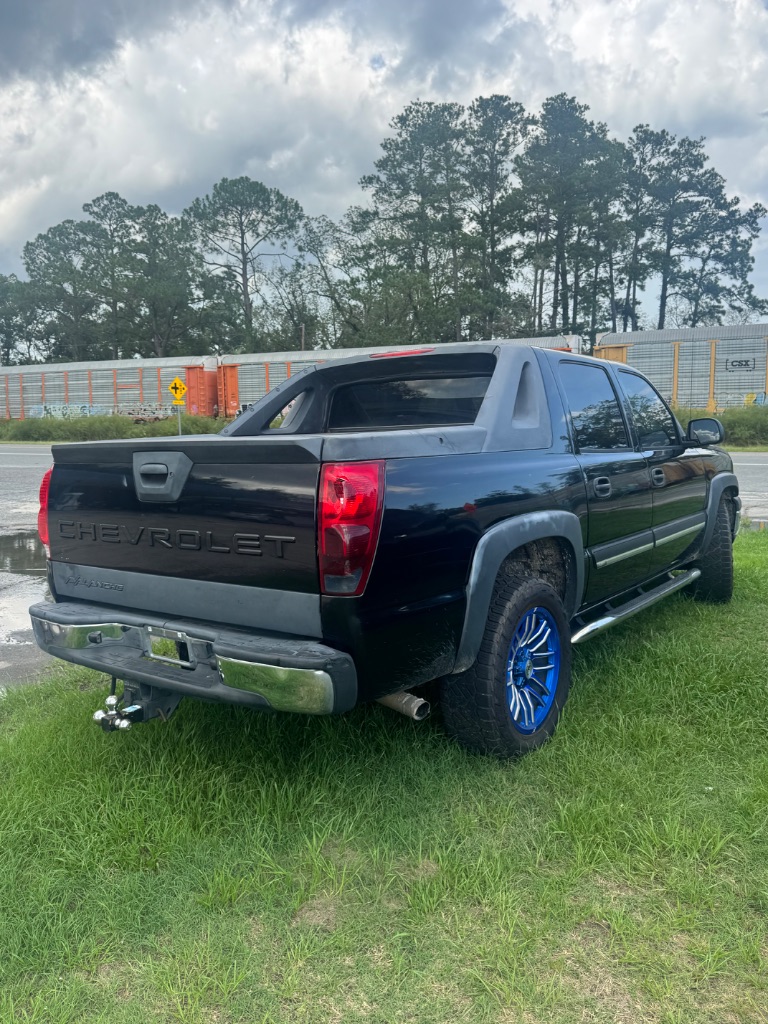 2005 Chevrolet Avalanche - $5,000