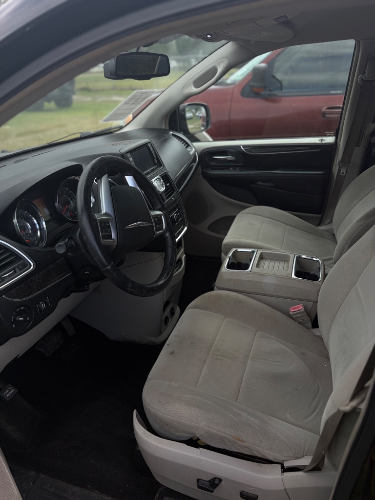 2012 Chrysler Town And Country - $3,500