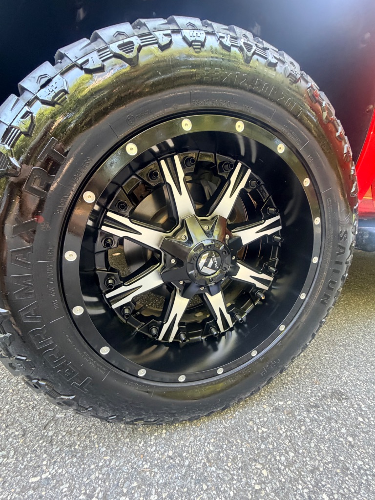 2014 Chevrolet Silverado - $33,849