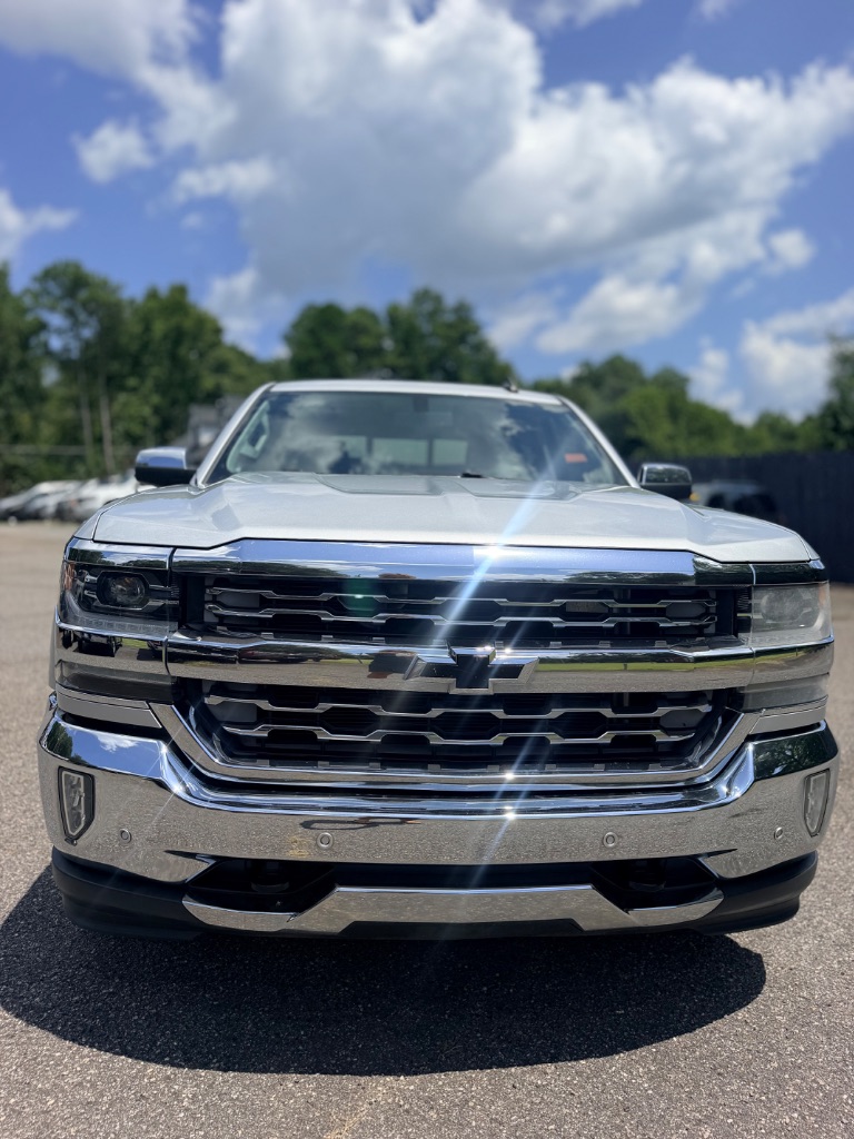 2016 Chevrolet Silverado - $17,877