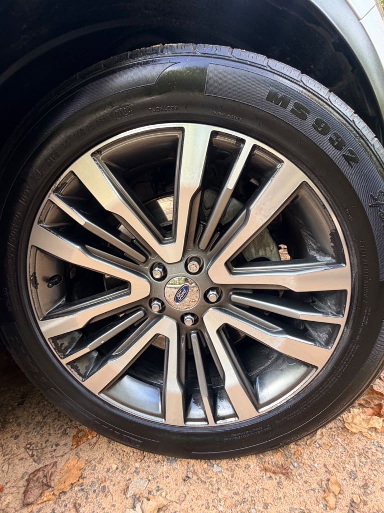 2018 Ford Explorer - $13,875