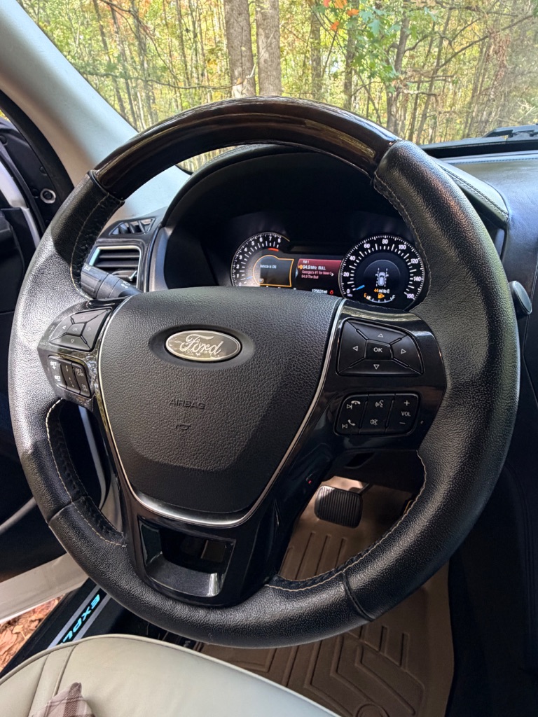 2018 Ford Explorer - $13,875