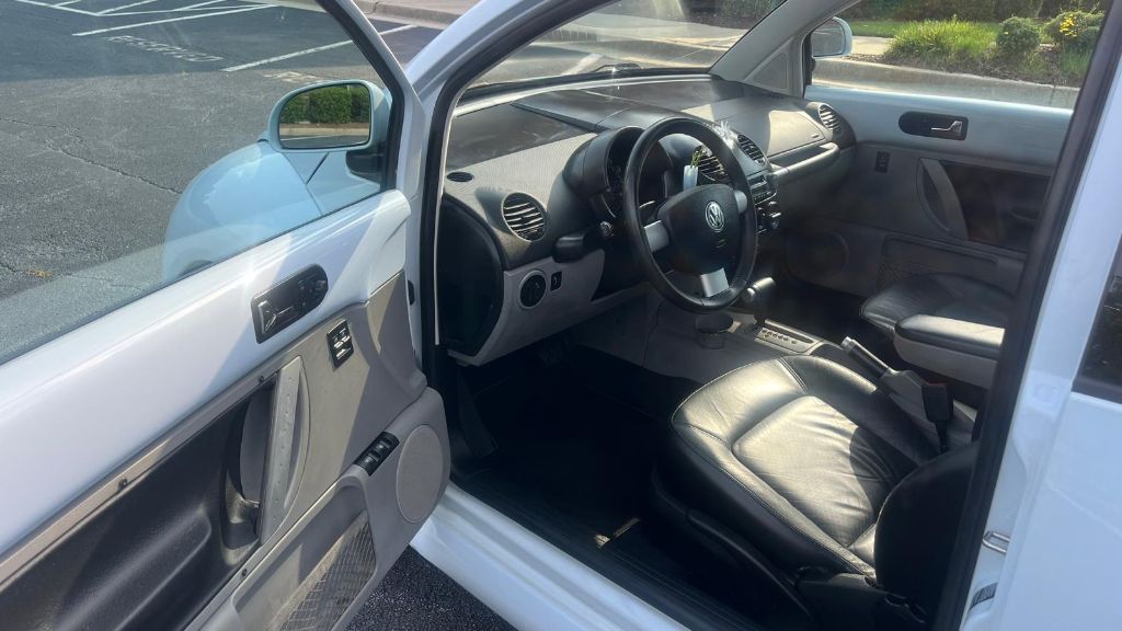 2000 Volkswagen Beetle - $4,799