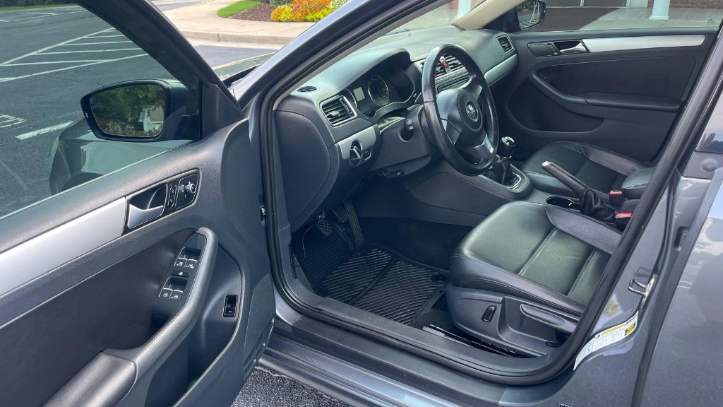 2013 Volkswagen Jetta - $7,299