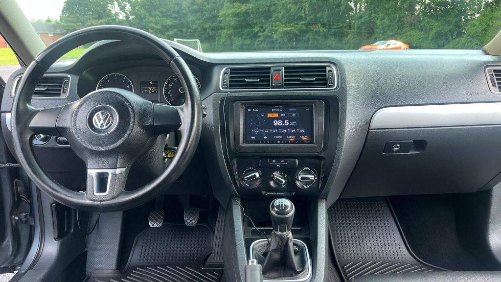 2013 Volkswagen Jetta - $7,299