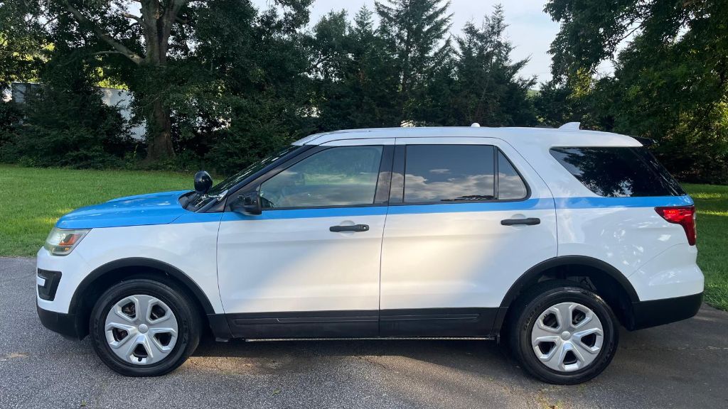 2017 Ford Explorer - $8,499
