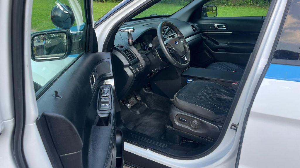 2017 Ford Explorer - $8,499