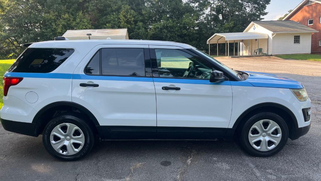 2017 Ford Explorer - $8,499