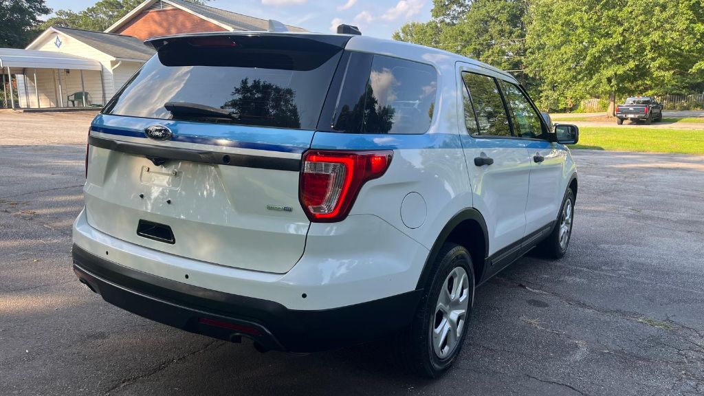 2017 Ford Explorer - $8,499