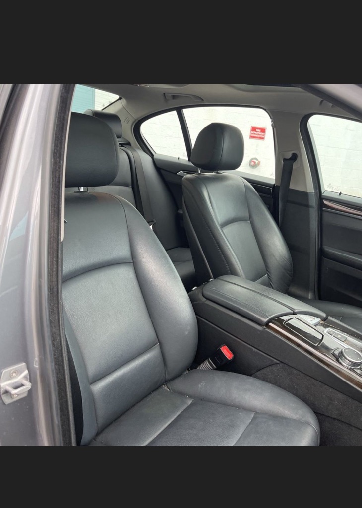 2016 BMW 5-Series 528xi photo