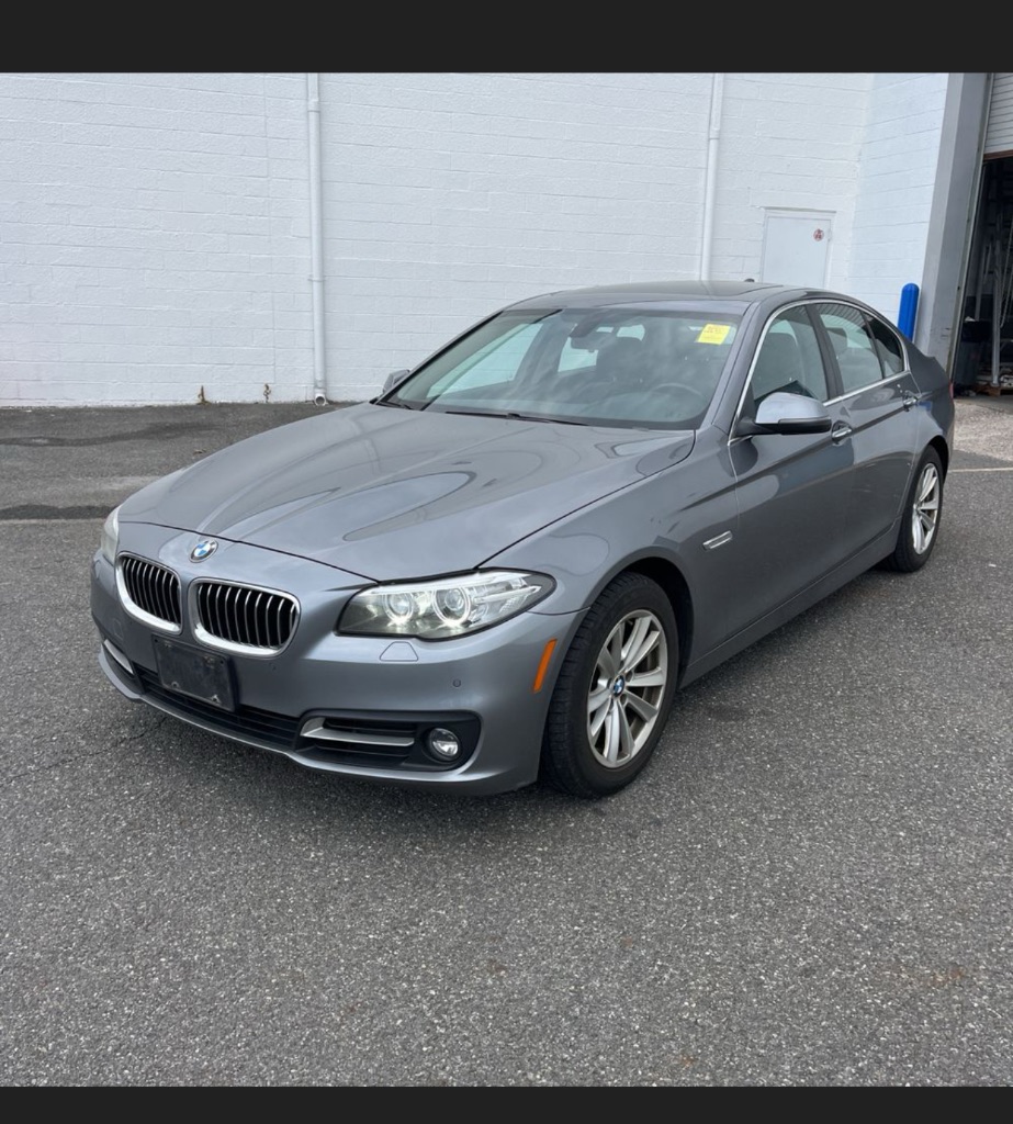 2016 BMW 5-Series 528xi photo