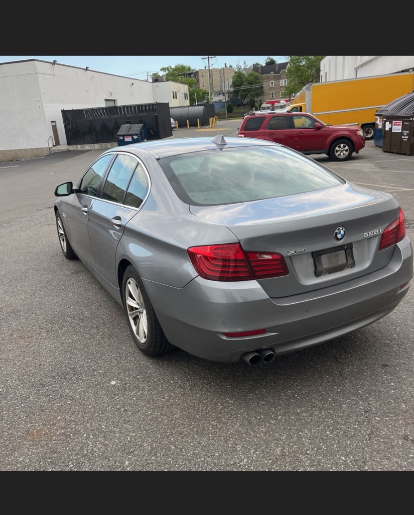 2016 BMW 5-Series 528xi photo