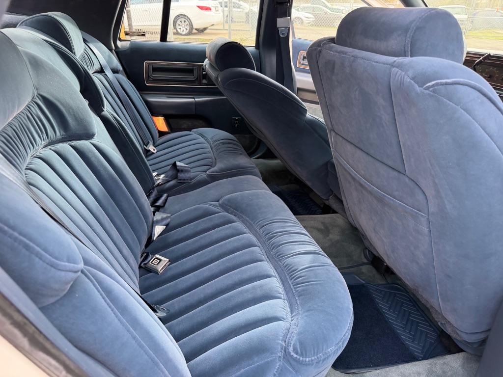 1993 Buick Roadmaster - $15,990