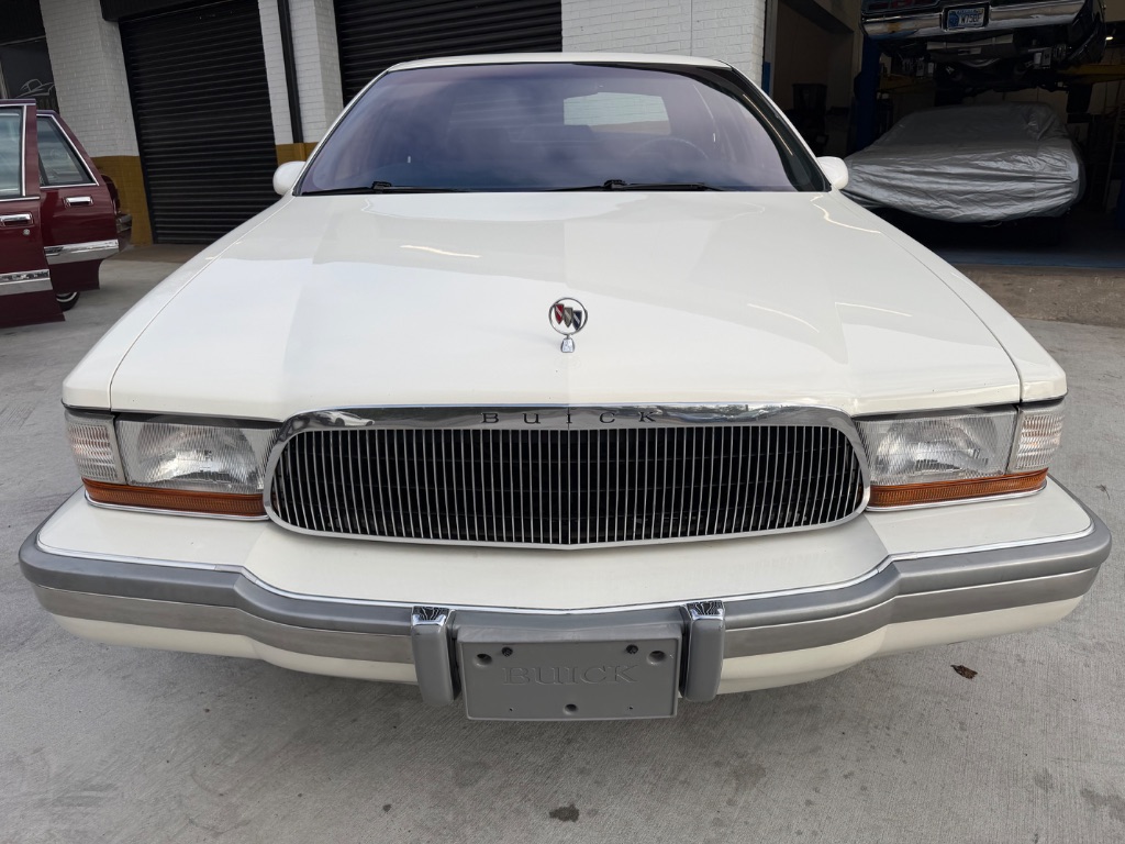 1993 Buick Roadmaster - $15,990