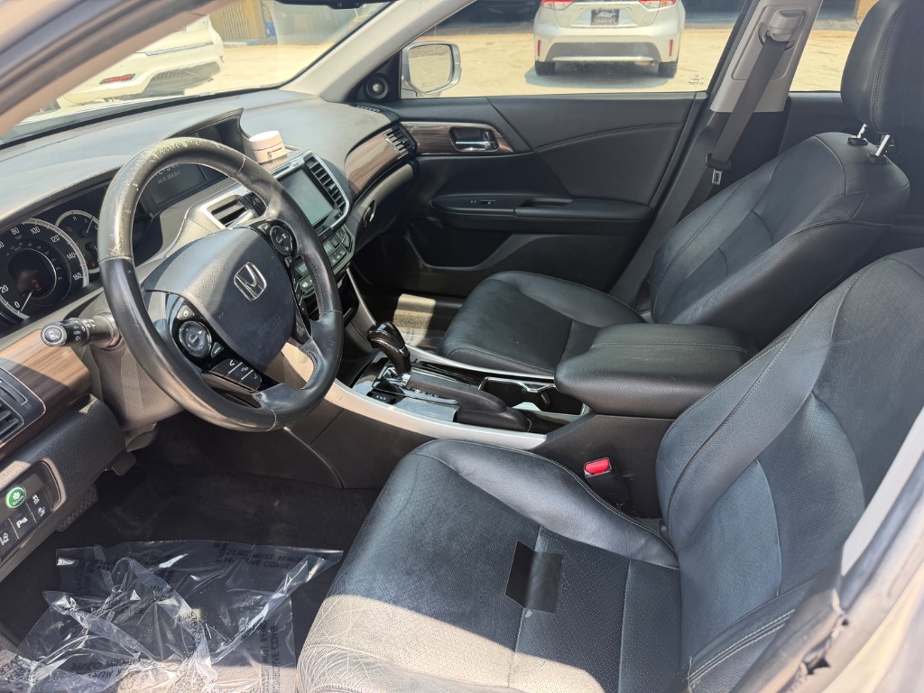 2016 Honda Accord - $15,990