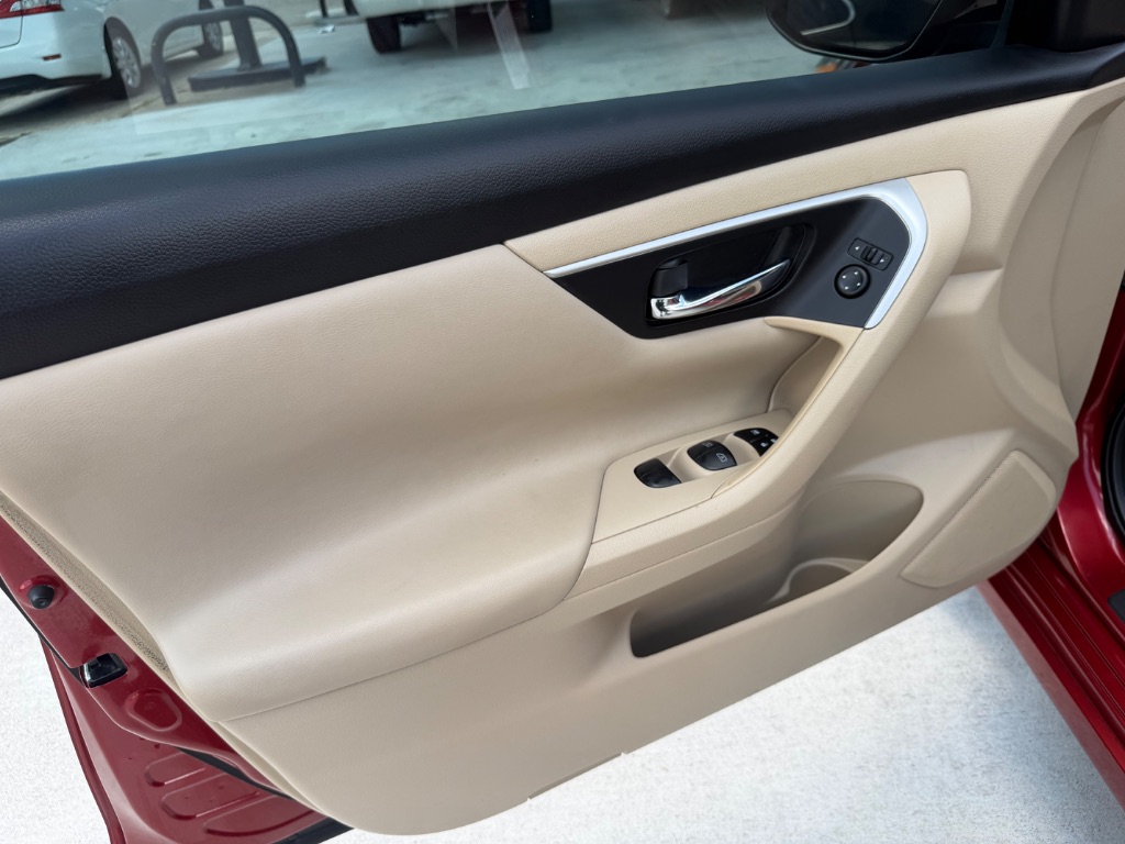 2016 Nissan Altima - $12,990