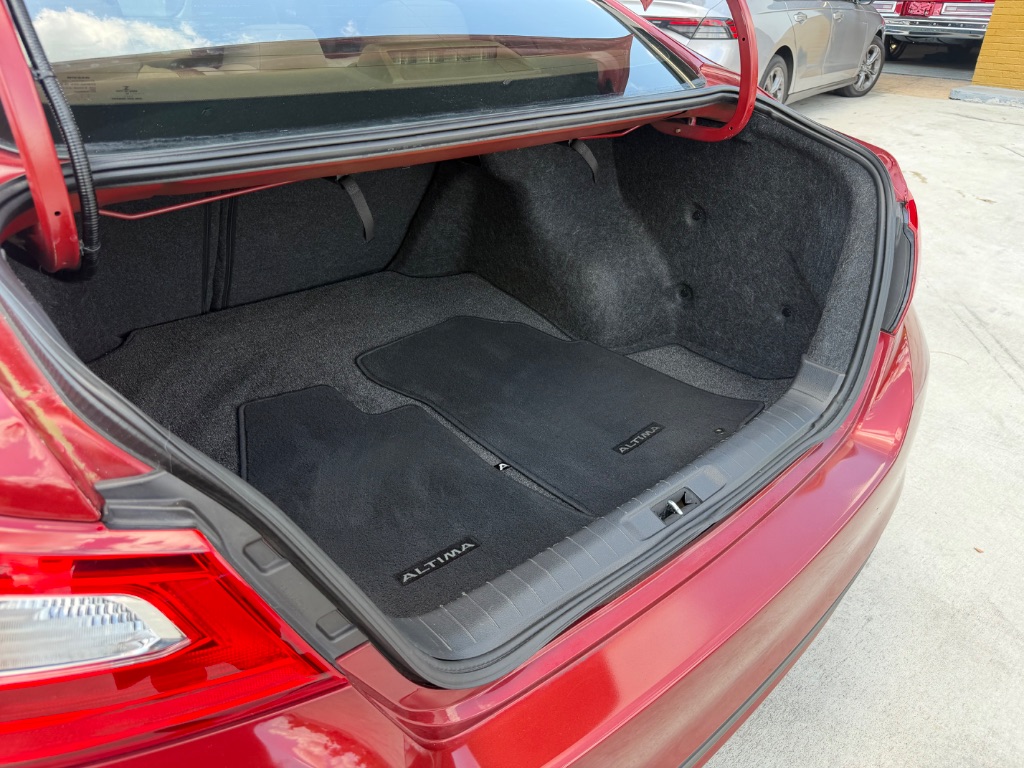 2016 Nissan Altima - $12,990