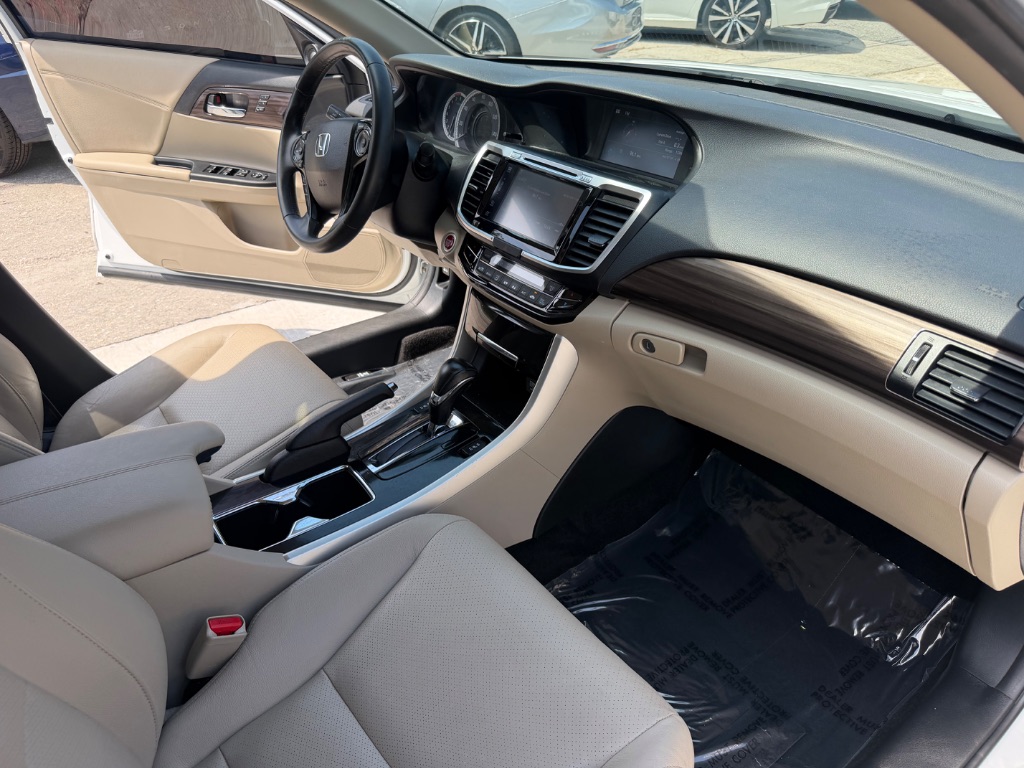 2016 Honda Accord - $18,990