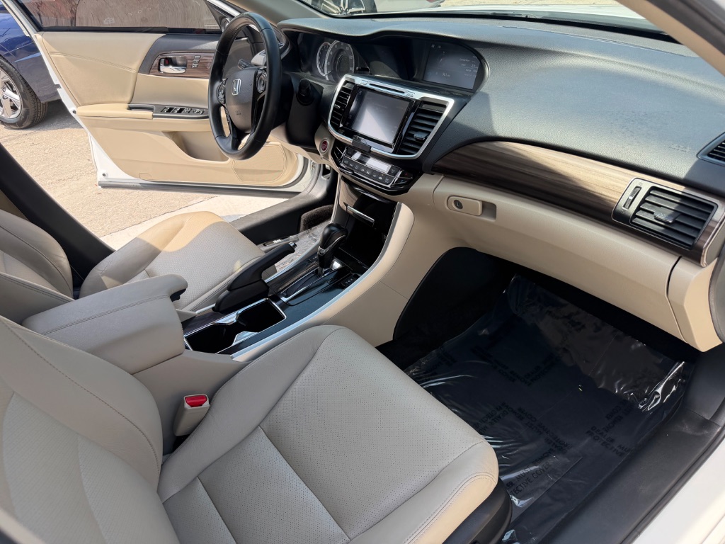 2016 Honda Accord - $18,990
