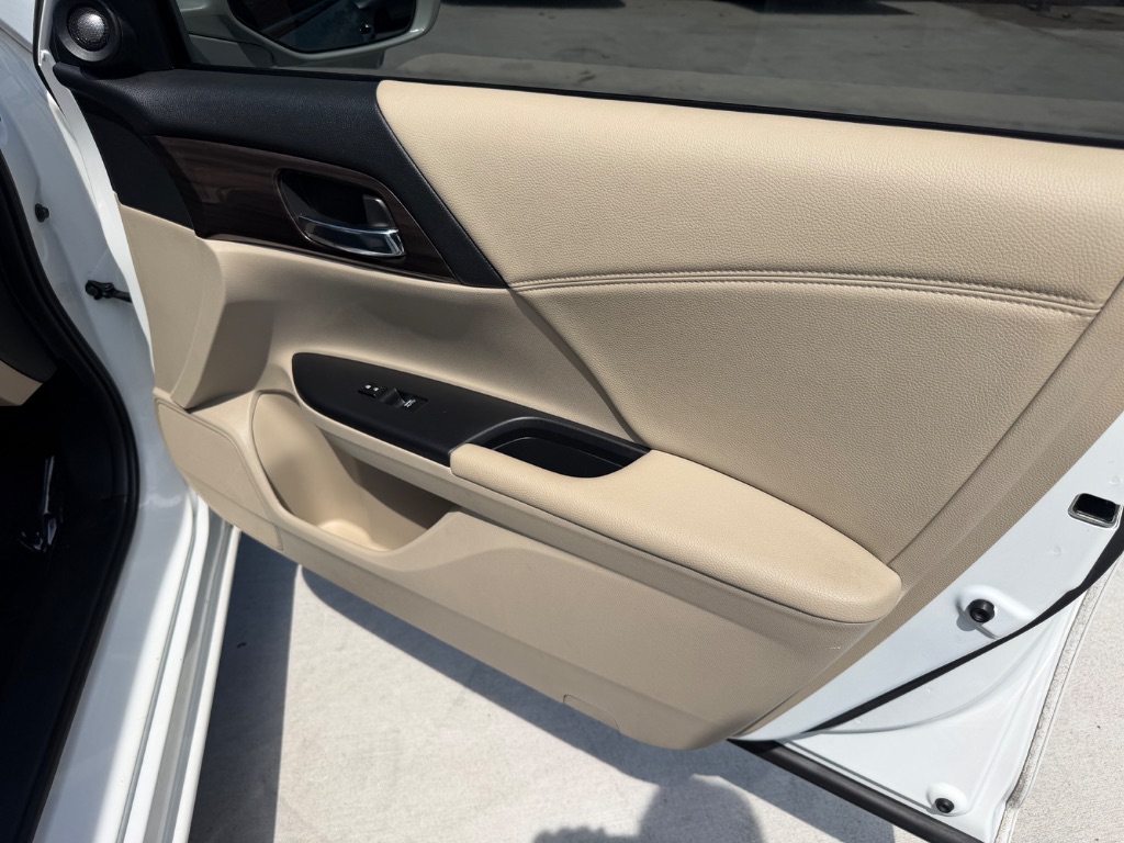 2016 Honda Accord - $18,990