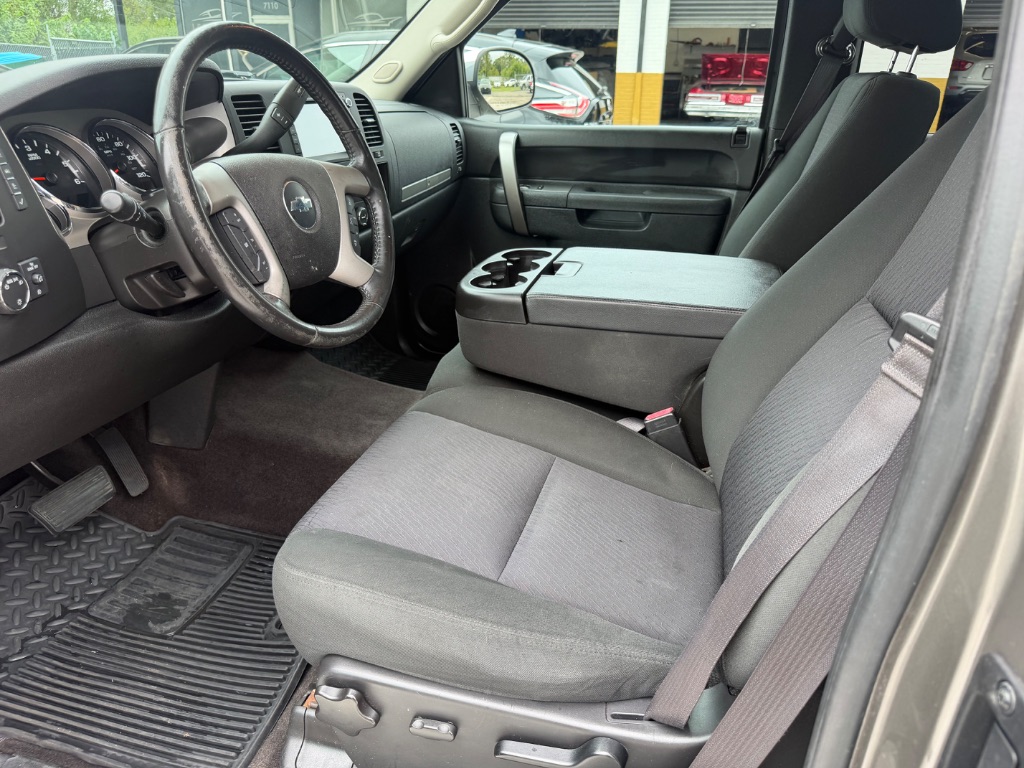 2013 Chevrolet Silverado - $15,990