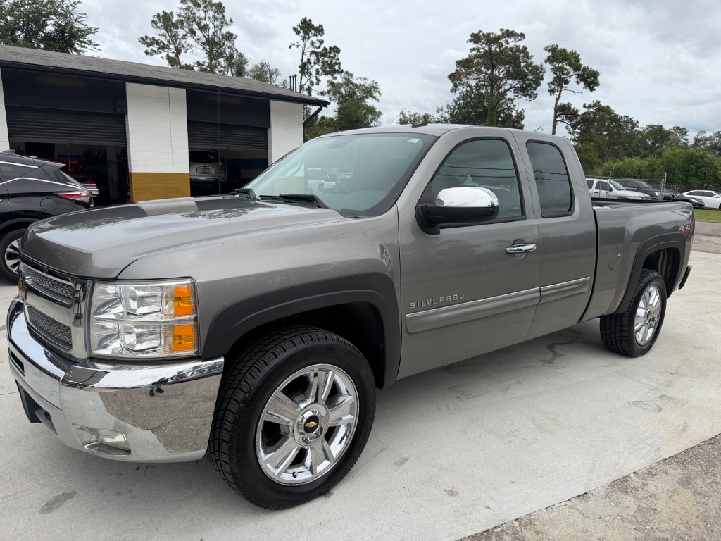 2013 Chevrolet Silverado - $15,990