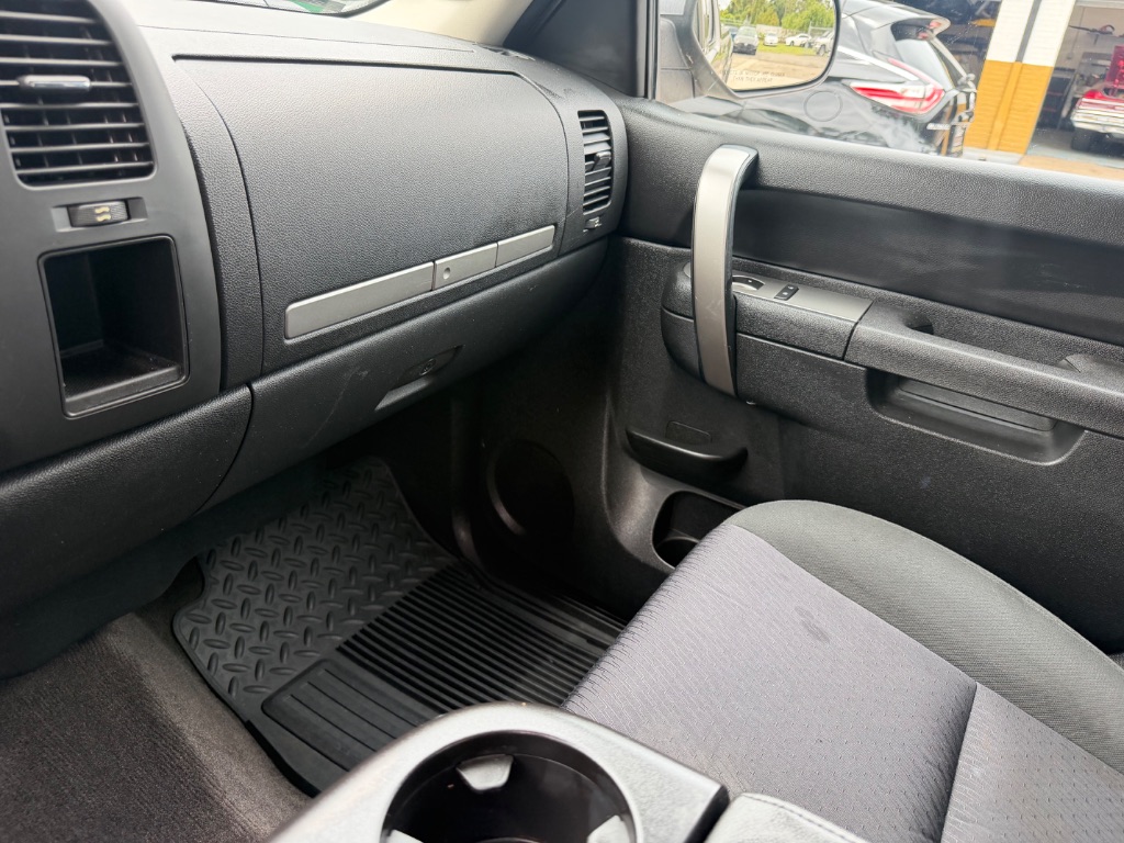 2013 Chevrolet Silverado - $15,990