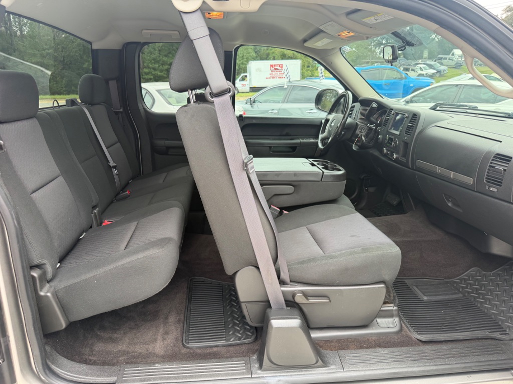 2013 Chevrolet Silverado - $15,990