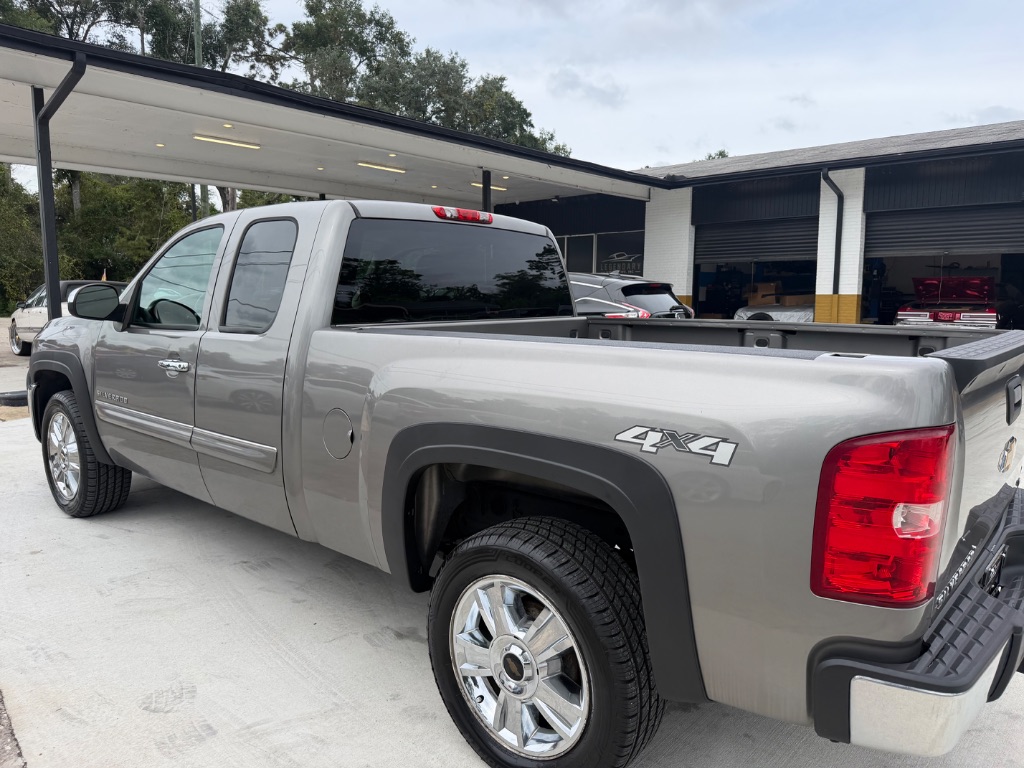 2013 Chevrolet Silverado - $15,990