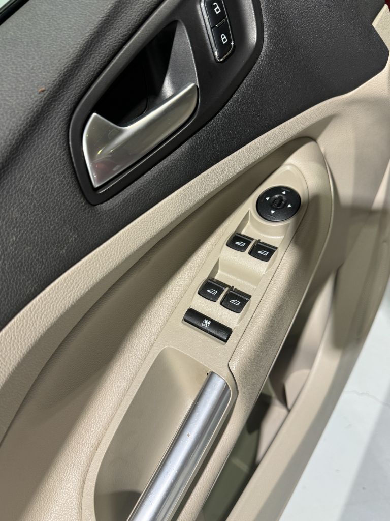 2016 Ford Escape SE photo
