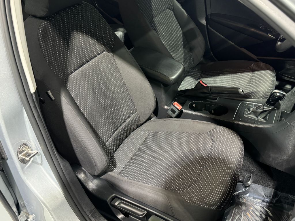 2016 Volkswagen Passat S photo