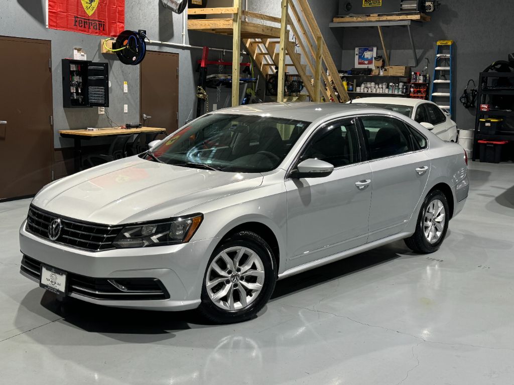 2016 Volkswagen Passat S photo