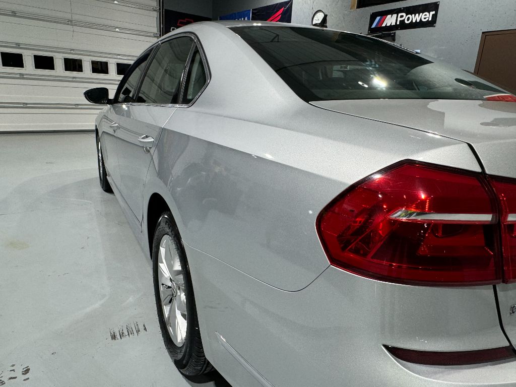 2016 Volkswagen Passat S photo