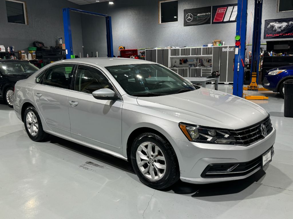 2016 Volkswagen Passat S photo