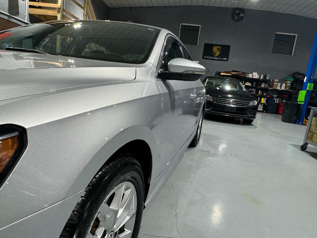 2016 Volkswagen Passat S photo