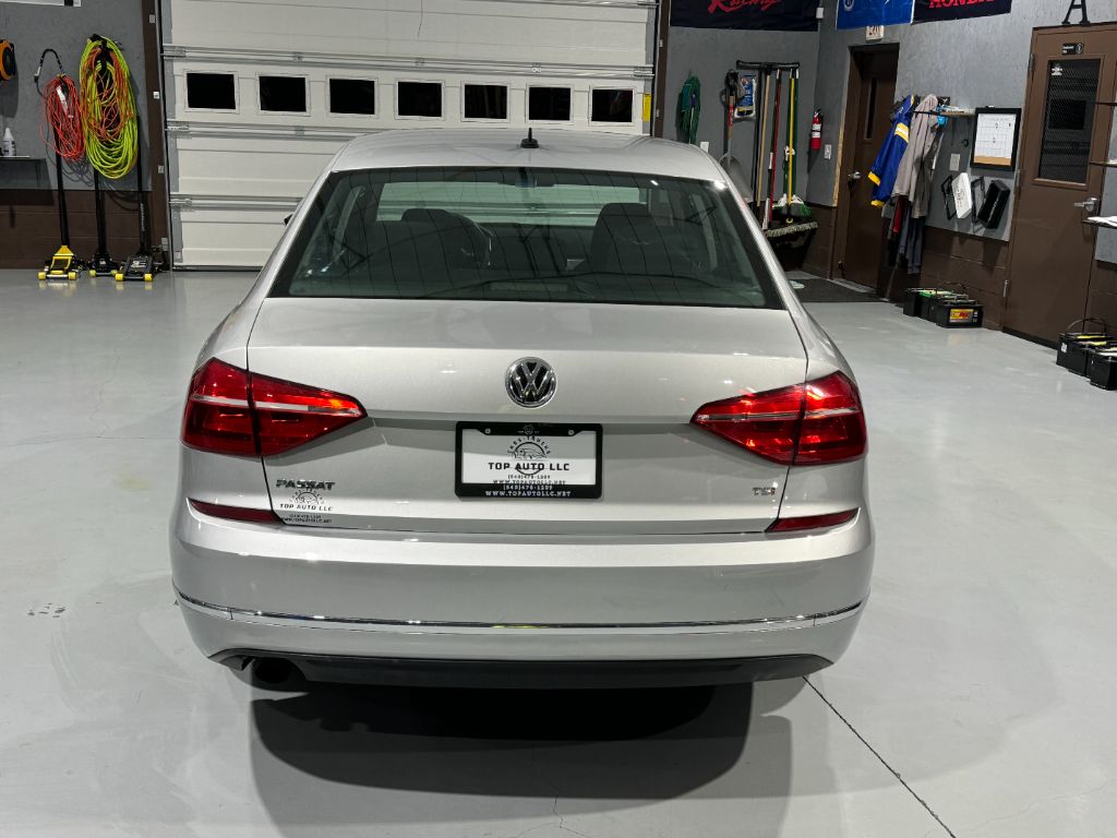 2016 Volkswagen Passat S photo