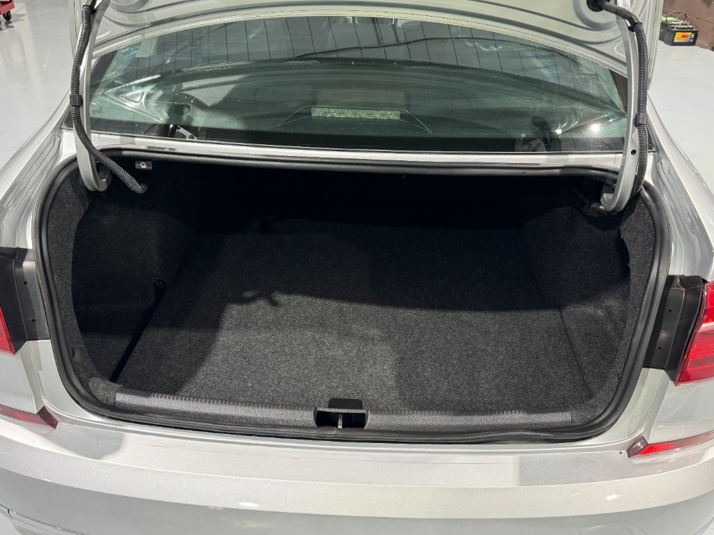 2016 Volkswagen Passat S photo