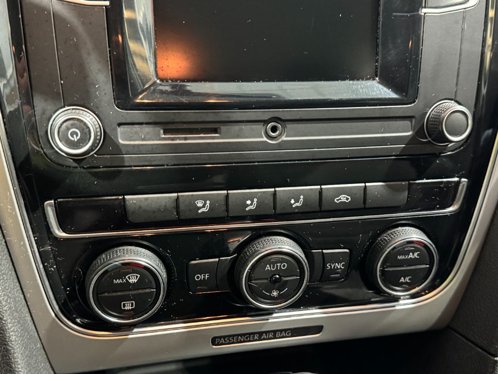 2016 Volkswagen Passat S photo