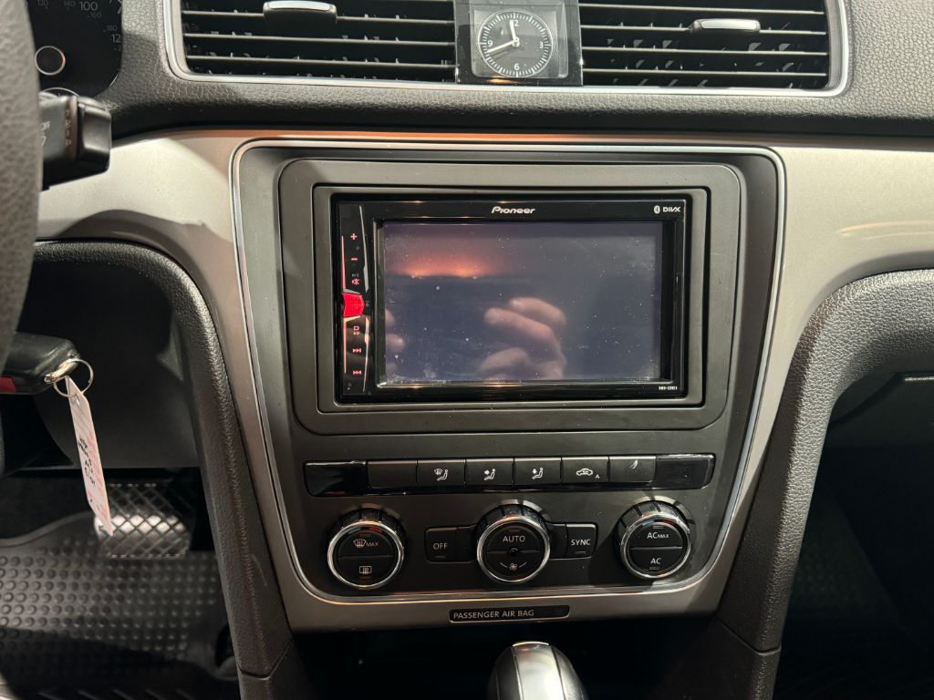 2012 Volkswagen Passat S PZEV photo