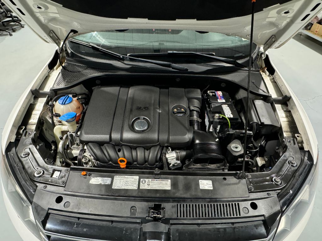 2012 Volkswagen Passat S PZEV photo