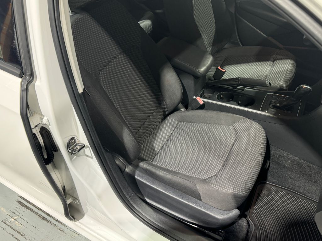 2012 Volkswagen Passat S PZEV photo